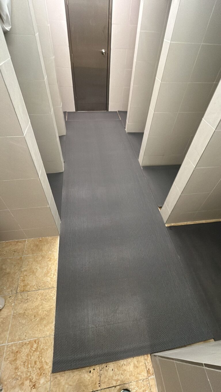 更衣室疏水地墊現場安裝
