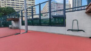 球場圍網底部加設封邊條